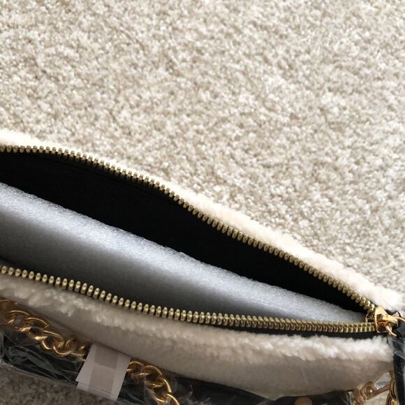 Forever21 hand/shoulder Sherpa bag - Picture 3 of 6